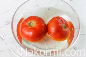 Овочевий салат на зиму з помідорами, огірками, перцем, морквою і цибулею - рецепт з фото