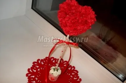 Топиарий «серце» в техніці торцювання (торцювання) Топиарий «серце» в техніці торцювання