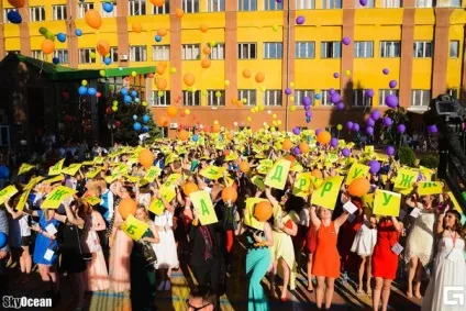 Випробування або винагороду (в Черкасах пройшов бал медалістів) - ворон і їжак (пройшов) Випробування або винагороду (в Черкасах пройшов бал медалістів) - ворон і їжак