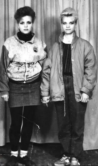 Як ми одягалися в лихі 90-е () Як ми одягалися в лихі 90-е