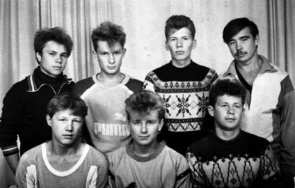 Як ми одягалися в лихі 90-е () Як ми одягалися в лихі 90-е