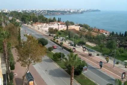 Яке море в Анталії азовське або чорне, розваги на пляжі (море) Яке море в Анталії азовське або чорне, розваги на пляжі