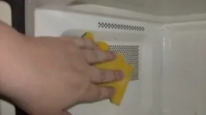Як відмити мікрохвильовку всередині від жиру оцтом
