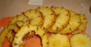 Як почистити і порізати ананас, Кухар (ананас) Як почистити і порізати ананас, Кухар
