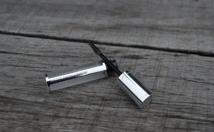 Тріо нових засобів для брів від givenchy олівець eyebrow pencil, кремовий олівець couture (коштів) Тріо нових засобів для брів від givenchy олівець eyebrow pencil, кремовий олівець couture