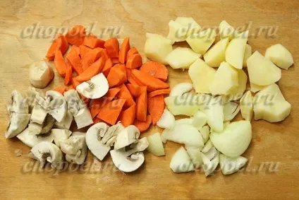 Тушкована картопля з м'ясом (свининою) рецепт з фото