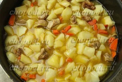 Тушкована картопля з м'ясом (свининою) рецепт з фото