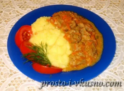 Тушкована телятина з овочами (морква) Тушкована телятина з овочами
