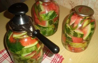 Як солити кавуни варіанти для бочки і банок (залити банки закатати) Як солити кавуни варіанти для бочки і банок