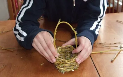 Як сплести невелику кошик з вербових гілок - зроби своїми руками, майстер класи з фото на (гілок) Як сплести невелику кошик з вербових гілок - зроби своїми руками, майстер класи з фото на