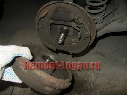 Як зняти задній гальмівний барабан, ремонт рено логан