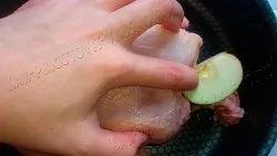Як запекти курку в духовці з картоплею і з яблуками (запекти) Як запекти курку в духовці з картоплею і з яблуками