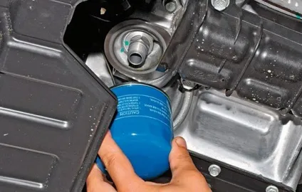Як замінити масляний фільтр і масло в двигуні kia rio, посібник автомобіліста (масляний фільтр) Як замінити масляний фільтр і масло в двигуні kia rio, посібник автомобіліста