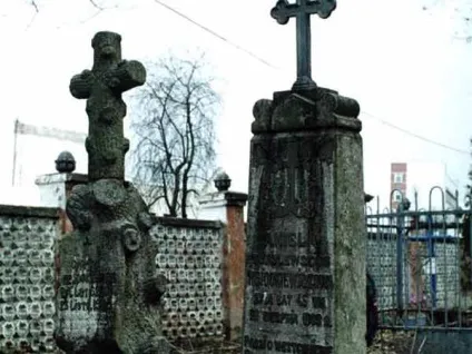 кальварійських кладовищі