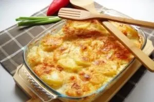 Картопля, запечена під сиром