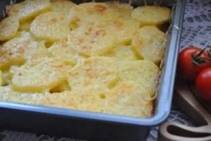 Картопля, запечена під сиром
