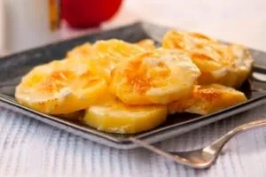 Картопля, запечена під сиром