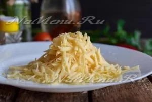 Картопля запечена в духовці з м'ясом, грибами і помідорами, рецепт