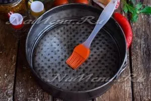 Картопля запечена в духовці з м'ясом, грибами і помідорами, рецепт