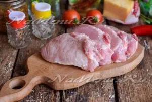 Картопля запечена в духовці з м'ясом, грибами і помідорами, рецепт