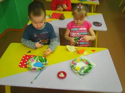Конструювання з паперу «села пташка на віконце»