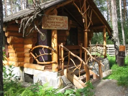 Корнепластика, будинок і сад
