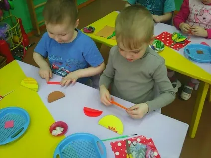 Конструювання з паперу «села пташка на віконце»