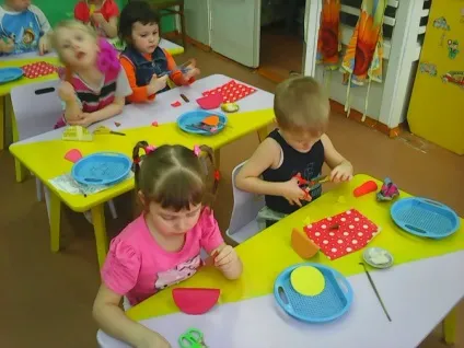 Конструювання з паперу «села пташка на віконце»