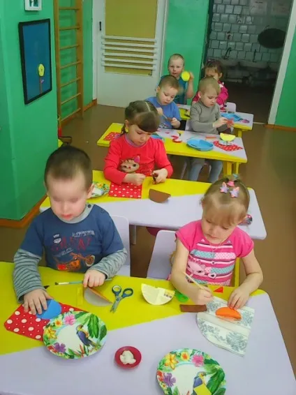 Конструювання з паперу «села пташка на віконце»