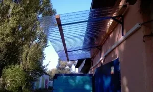 Козирок над гаражем як зробити своїми руками, робочий ескіз навісу над воротами, варіанти (козирок над гаражем своїми руками) Козирок над гаражем як зробити своїми руками, робочий ескіз навісу над воротами, варіанти