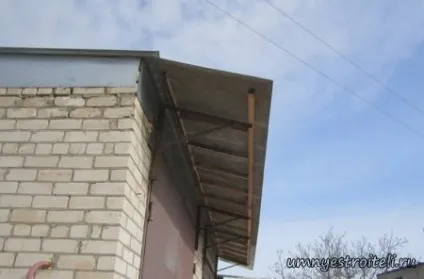 Козирок над гаражем фото наших робіт козирків над гаражами з оцинковки, профнастилу і (більш) Козирок над гаражем фото наших робіт козирків над гаражами з оцинковки, профнастилу і