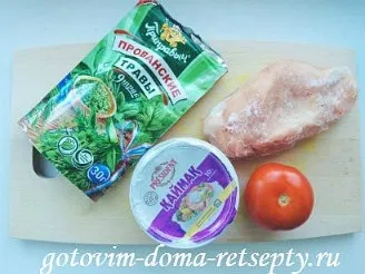 Курка тушкована з помідорами в сметані (курка) Курка тушкована з помідорами в сметані