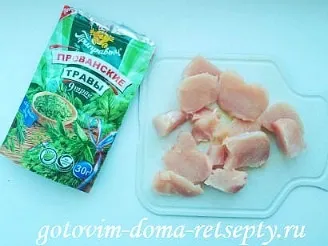 Курка тушкована з помідорами в сметані (помідорами) Курка тушкована з помідорами в сметані