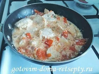 Курка тушкована з помідорами в сметані (помідорами) Курка тушкована з помідорами в сметані