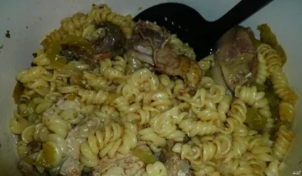 Курка тушкована з макаронами - покроковий рецепт з фото на (кухарі) Курка тушкована з макаронами - покроковий рецепт з фото на