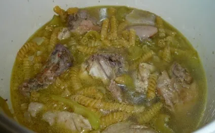Курка тушкована з макаронами - покроковий рецепт з фото на (курка) Курка тушкована з макаронами - покроковий рецепт з фото на