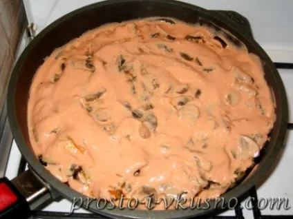 Курка з грибами і овочами в томатному соусі (курка) Курка з грибами і овочами в томатному соусі