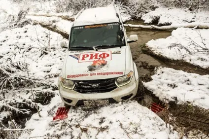 Лікнеп - школа off-road - тест сенд-траків noname (виїзд з броду) Лікнеп - школа off-road - тест сенд-траків noname