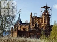 Моніторинг змі новий український купив церкву і переробив її в середньовічний замок (весь замок одного) Моніторинг змі новий український купив церкву і переробив її в середньовічний замок
