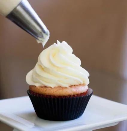 Мокре безе - чудова ідея для прикраси торта (безе прикраси торта) Мокре безе - чудова ідея для прикраси торта