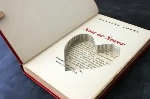 Незвичайна книжкова весілля (весільна арка з книг) Незвичайна книжкова весілля