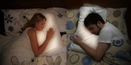 Незвичайні гаджети-подушки pillow talk дозволяють закоханим бути поруч навіть уві сні (незвичайні) Незвичайні гаджети-подушки pillow talk дозволяють закоханим бути поруч навіть уві сні