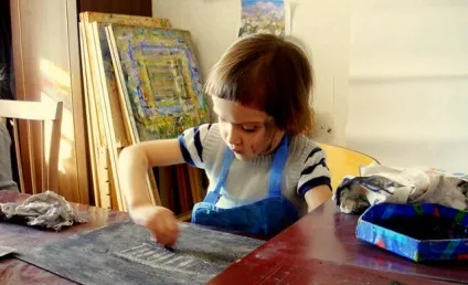 Чи потрібно вчити де-тей малювати