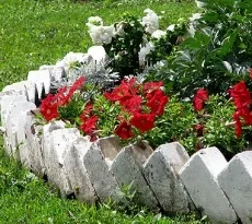 Огорожа для клумби своїми руками фото, поради, інструкції (своїми) Огорожа для клумби своїми руками фото, поради, інструкції