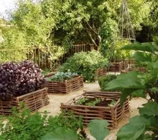 Огорожа для клумби своїми руками фото, поради, інструкції (своїми) Огорожа для клумби своїми руками фото, поради, інструкції
