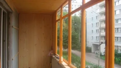 Засклення балконів дерев'яними рамами особливості використання, монтаж своїми руками