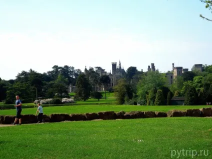 Парк атракціонів alton towers в Англії (towers) Парк атракціонів alton towers в Англії