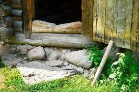 Чому не можна вітатися через поріг, нашептала (не можна) Чому не можна вітатися через поріг, нашептала