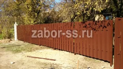 Встановлення огорожі з металевого паркану своїми руками фото (установка) Встановлення огорожі з металевого паркану своїми руками фото