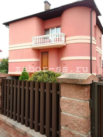 Встановлення огорожі з металевого паркану своїми руками фото (паркану) Встановлення огорожі з металевого паркану своїми руками фото